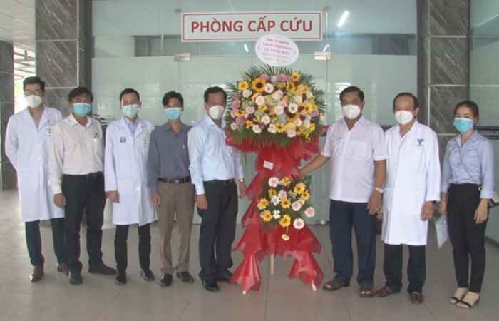 Vĩnh Châu: Thăm, tặng quà nhân Ngày Thầy thuốc Việt Nam 27-02